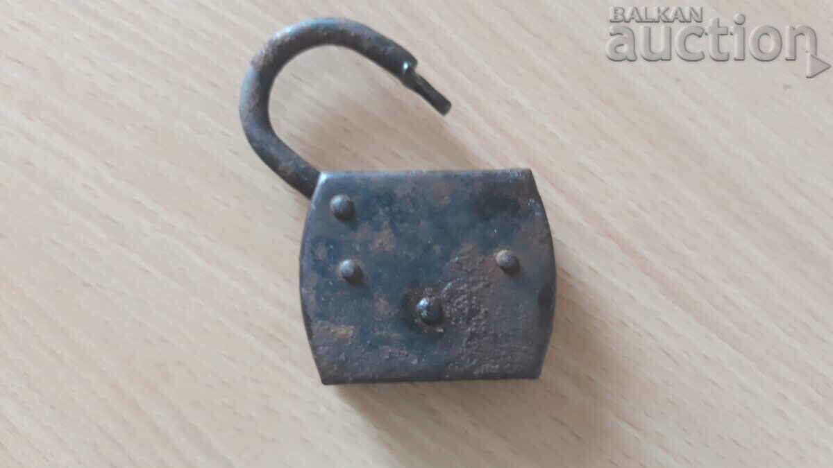 Delivery of vintage retro vintage padlock small padlock