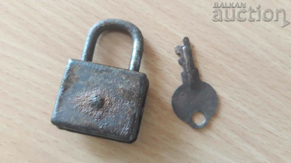 Delivery of antique Wehrmacht padlock small padlock with key WW2 WWII Delivery of antique Wehrmacht padlock small padlock with key WW2 WWII