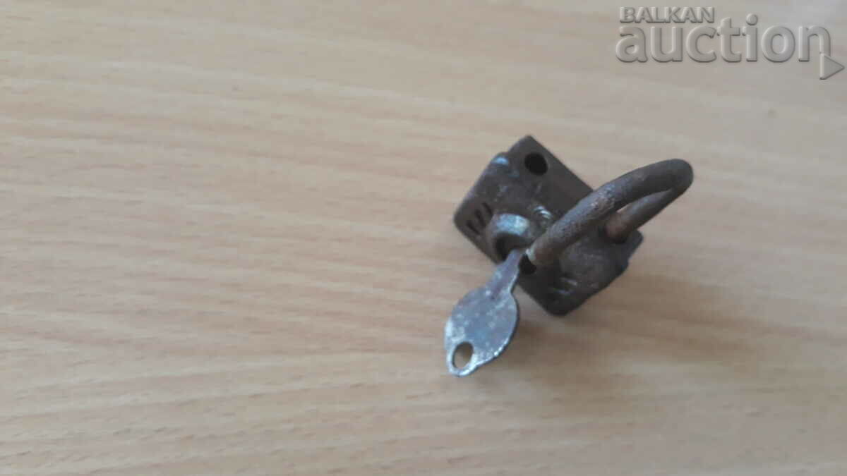 antique Wehrmacht padlock small padlock with key WW2 WWII - 7 antique Wehrmacht padlock small padlock with key WW2 WWII - 7