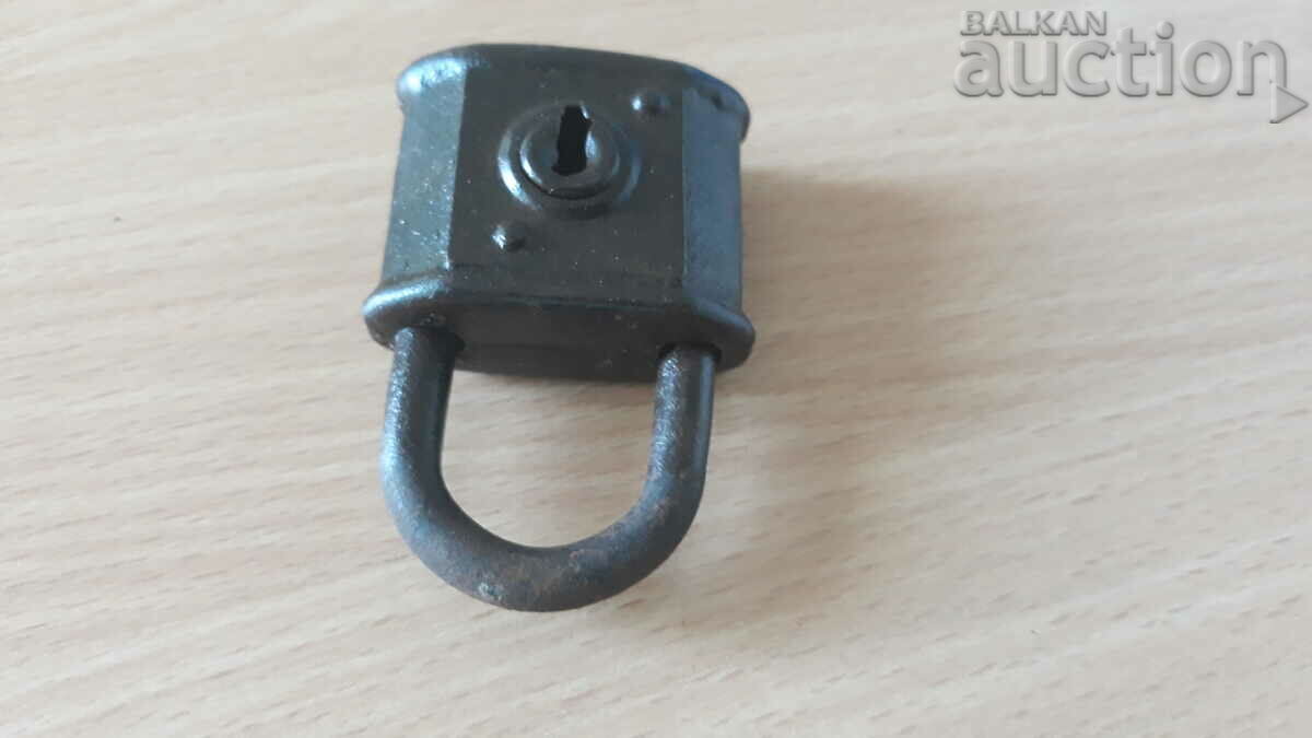 Delivery of vintage retro vintage padlock small padlock Delivery of vintage retro vintage padlock small padlock