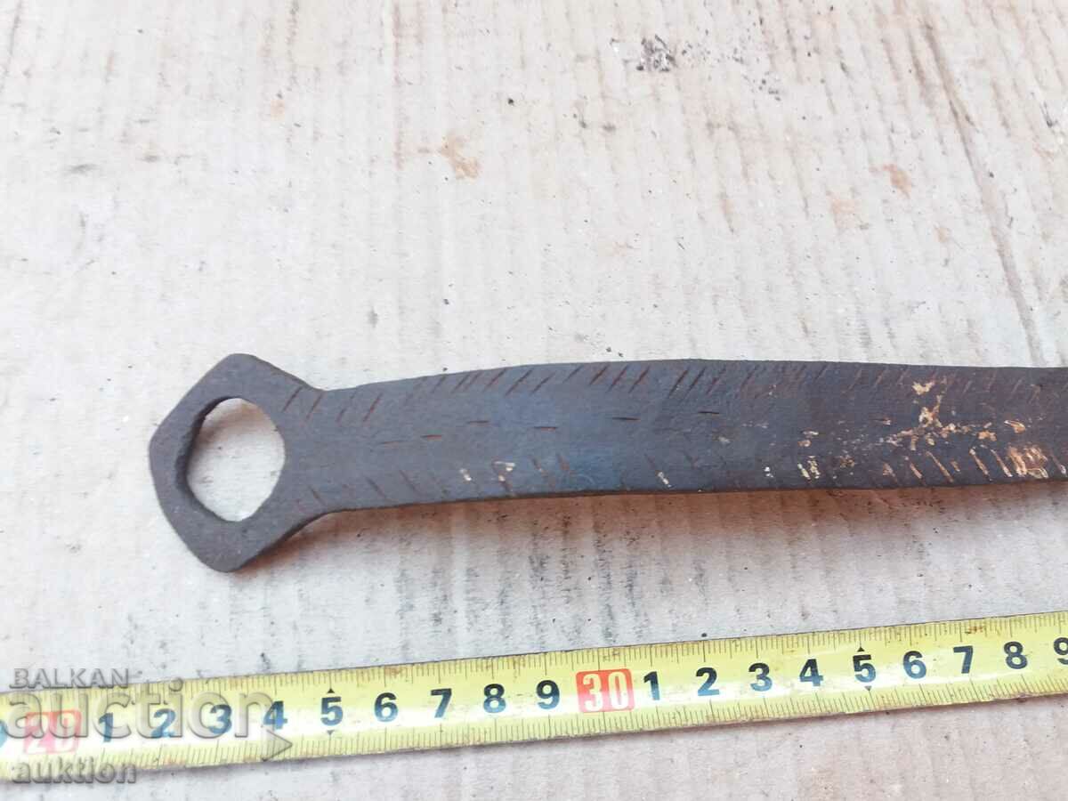 Delivery of WROUGHT REVIVAL LOCK FOR THE GATE - CRANE Delivery of WROUGHT REVIVAL LOCK FOR THE GATE - CRANE