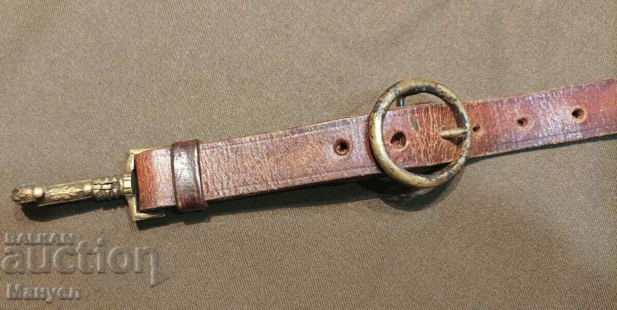 Vând un vechi port de sabie regală. cu preț 180.00 BGN | € 92.03