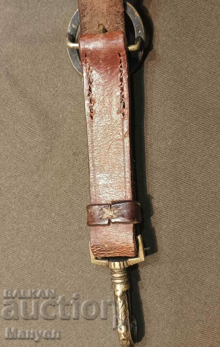 Livrarea Vând un vechi port de sabie regală.