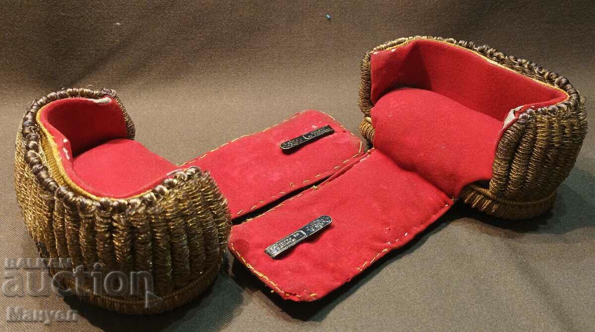 I am selling old royal epaulets. - 5