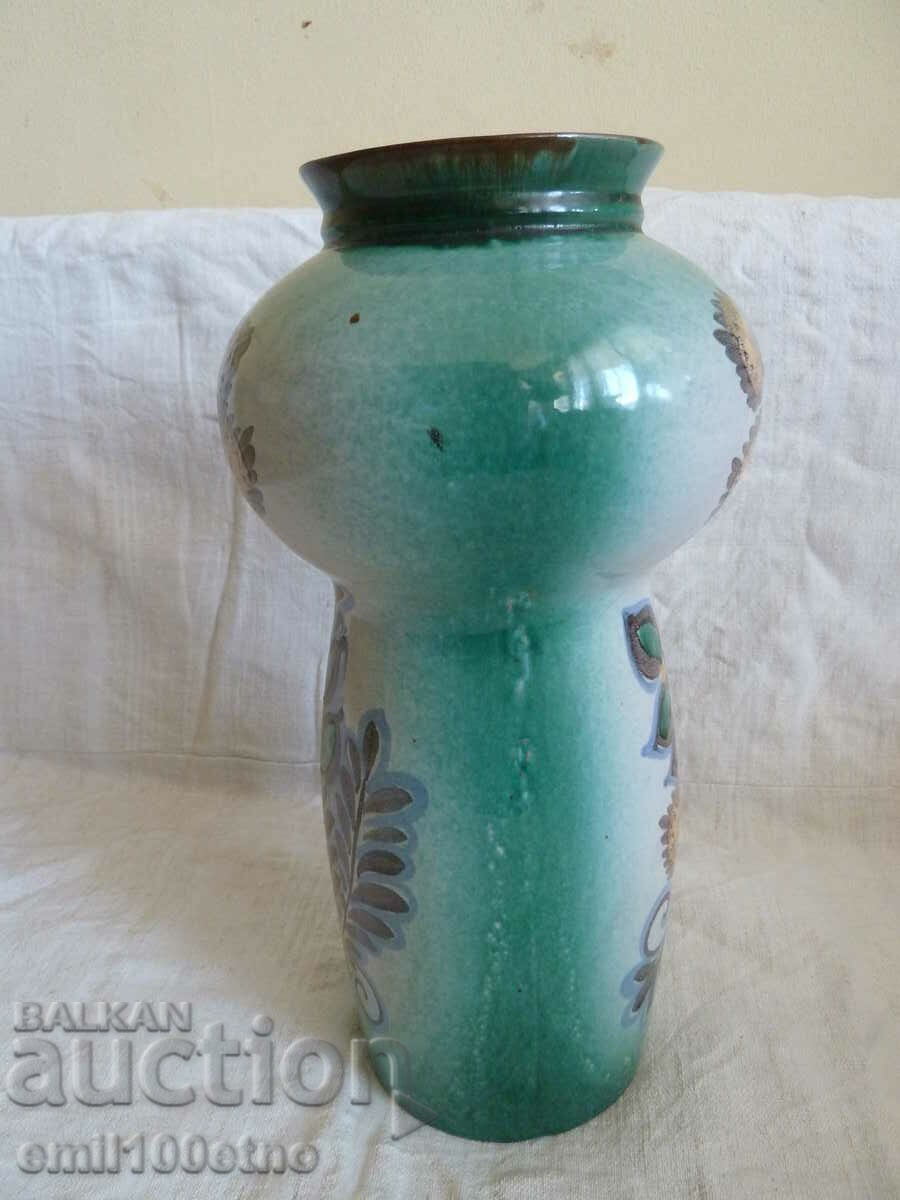 Delivery of Large beautiful vase hand-painted ceramics Delivery of Large beautiful vase hand-painted ceramics