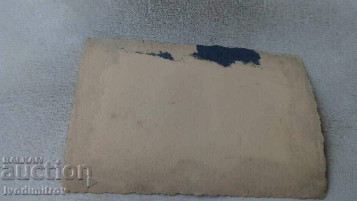 Photo Ruse Schoolgirls on the banks of the Danube with price 2.35 BGN | € 1.20 Photo Ruse Schoolgirls on the banks of the Danube with price 2.35 BGN | € 1.20