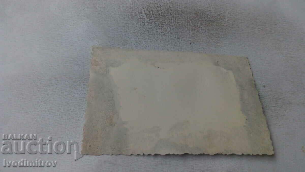 Photo Ruse Classmates in the grass with price 2.35 BGN | € 1.20 Photo Ruse Classmates in the grass with price 2.35 BGN | € 1.20