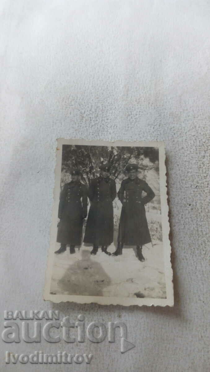 Снимка Русе Трима офицери през зимата