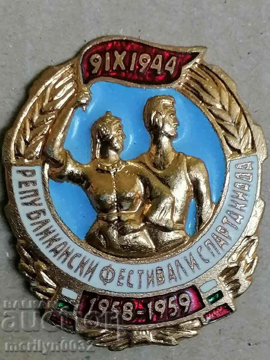 Delivery of Badge Festivals Spartakiad Medal Badge Delivery of Badge Festivals Spartakiad Medal Badge