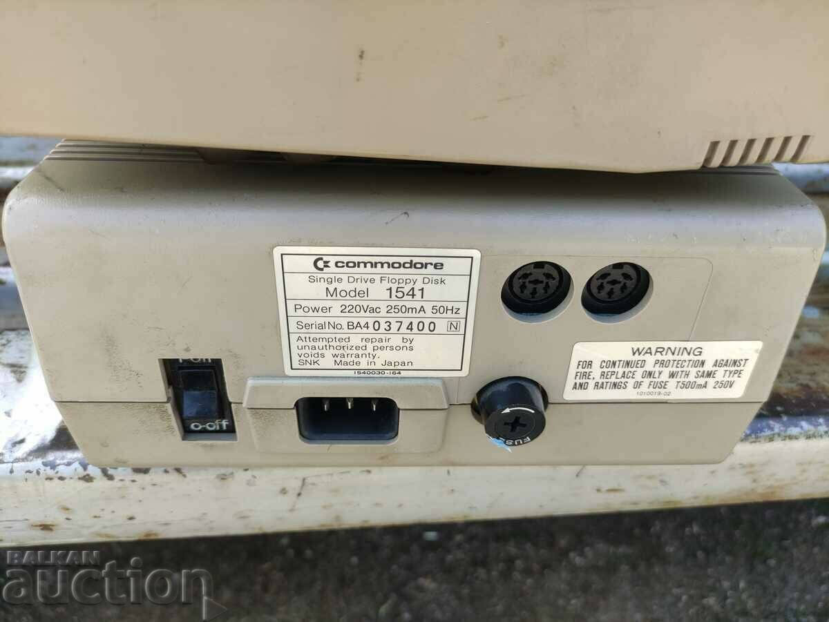 Delivery of old computer Commodore C64 / Commodore 1541 Delivery of old computer Commodore C64 / Commodore 1541