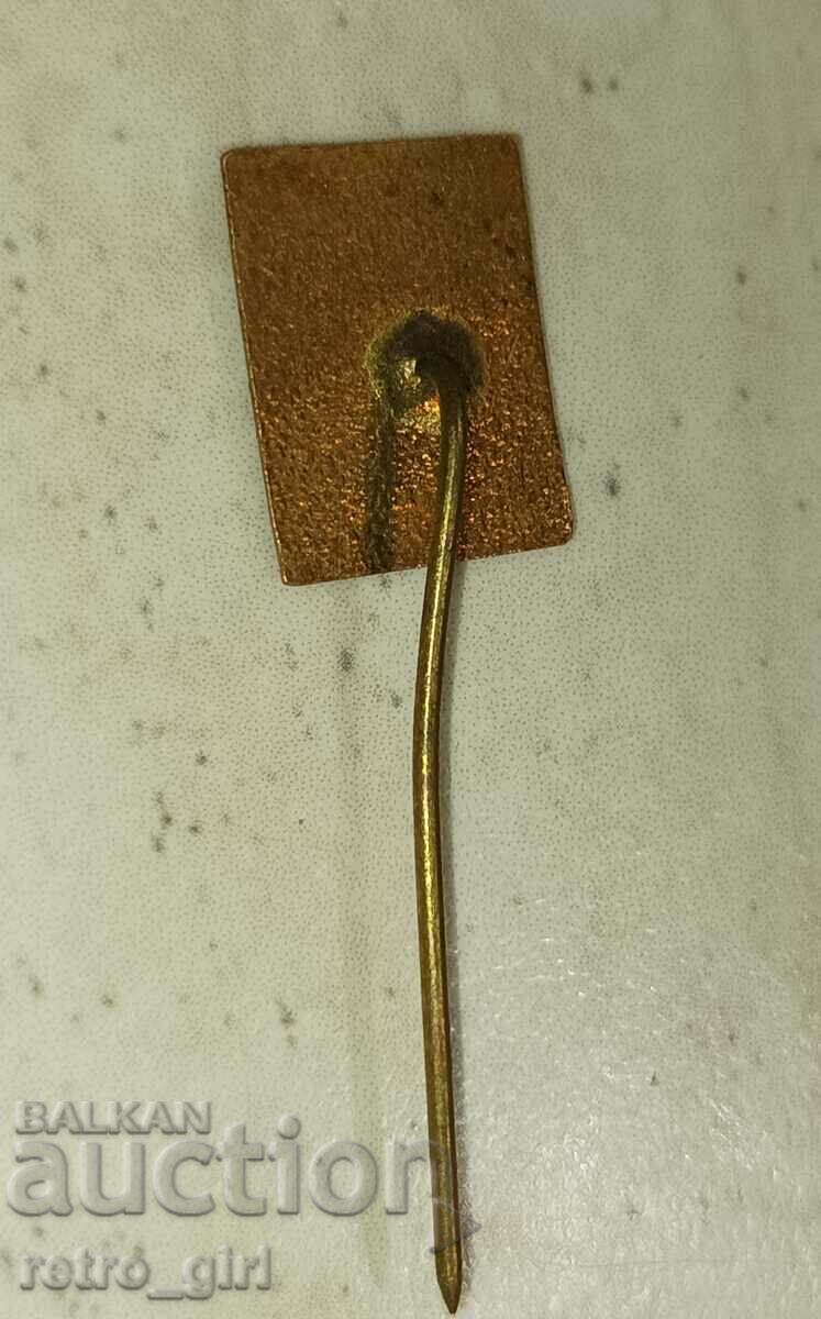 I am selling an old award badge, a badge! with price 7.00 BGN | € 3.58 I am selling an old award badge, a badge! with price 7.00 BGN | € 3.58