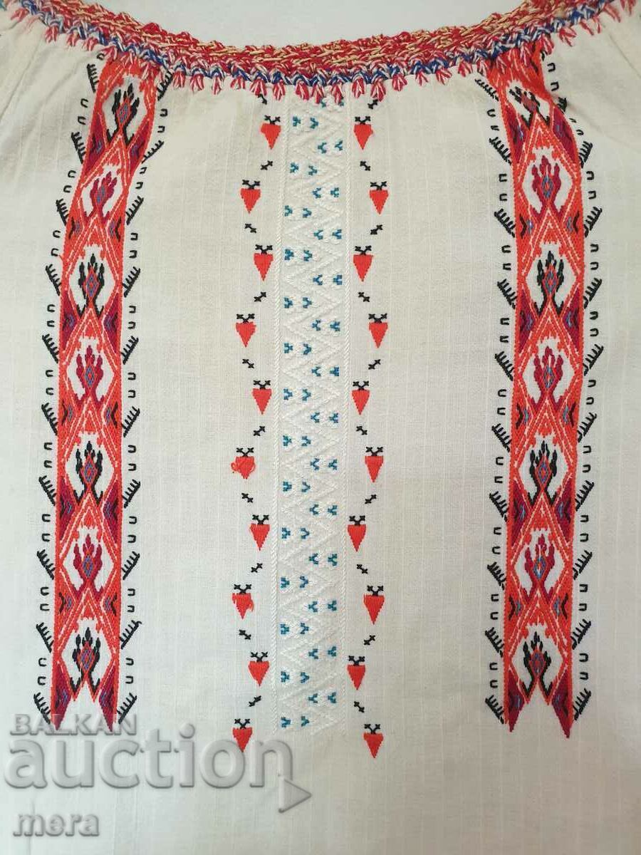 Livrarea Cămașă autentică din costum popular