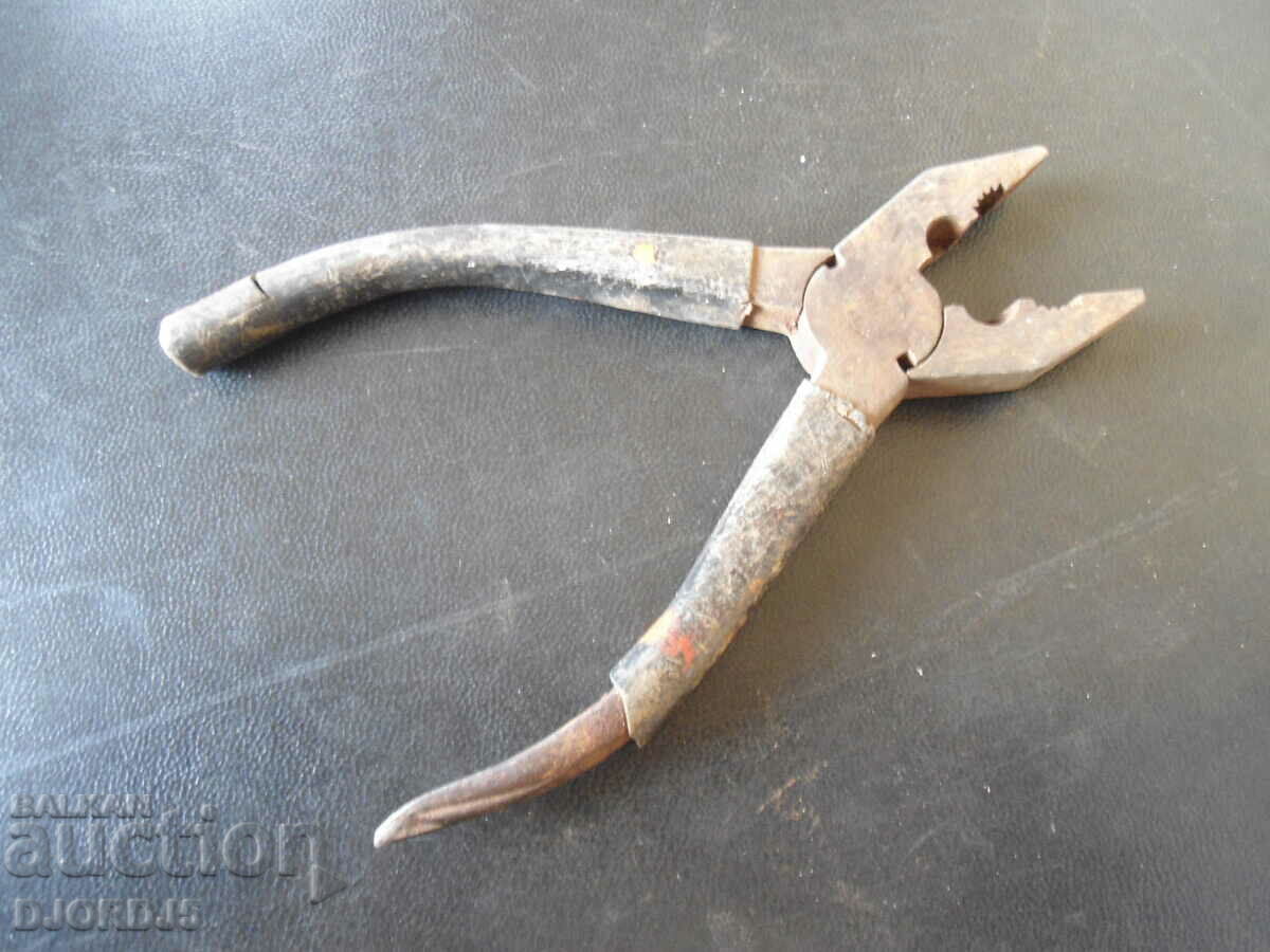Old pliers with price 2.00 BGN | € 1.02 Old pliers with price 2.00 BGN | € 1.02