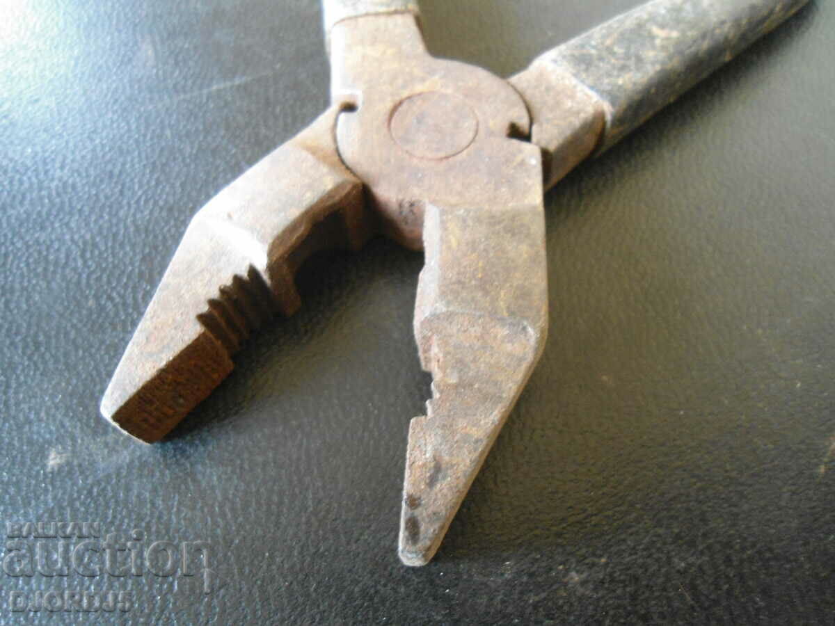 Auction Old pliers Auction Old pliers