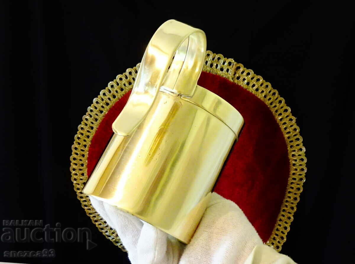 Delivery of Brass cup, beaker ladle for 500 ml. Delivery of Brass cup, beaker ladle for 500 ml.