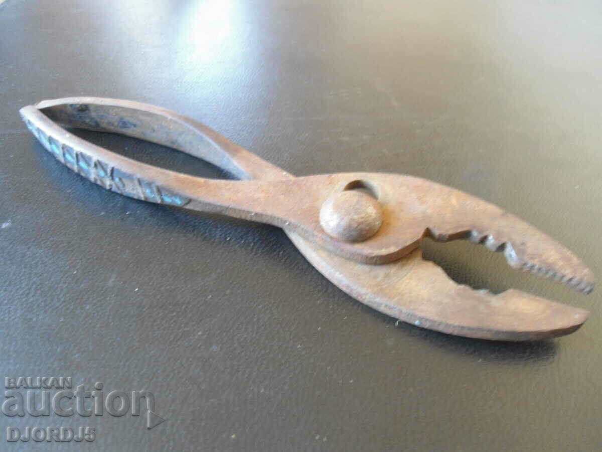 Delivery of Old pliers Delivery of Old pliers