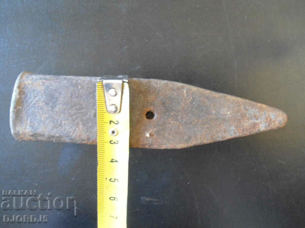 Delivery of Old hammer, 0.975 kg. Delivery of Old hammer, 0.975 kg.