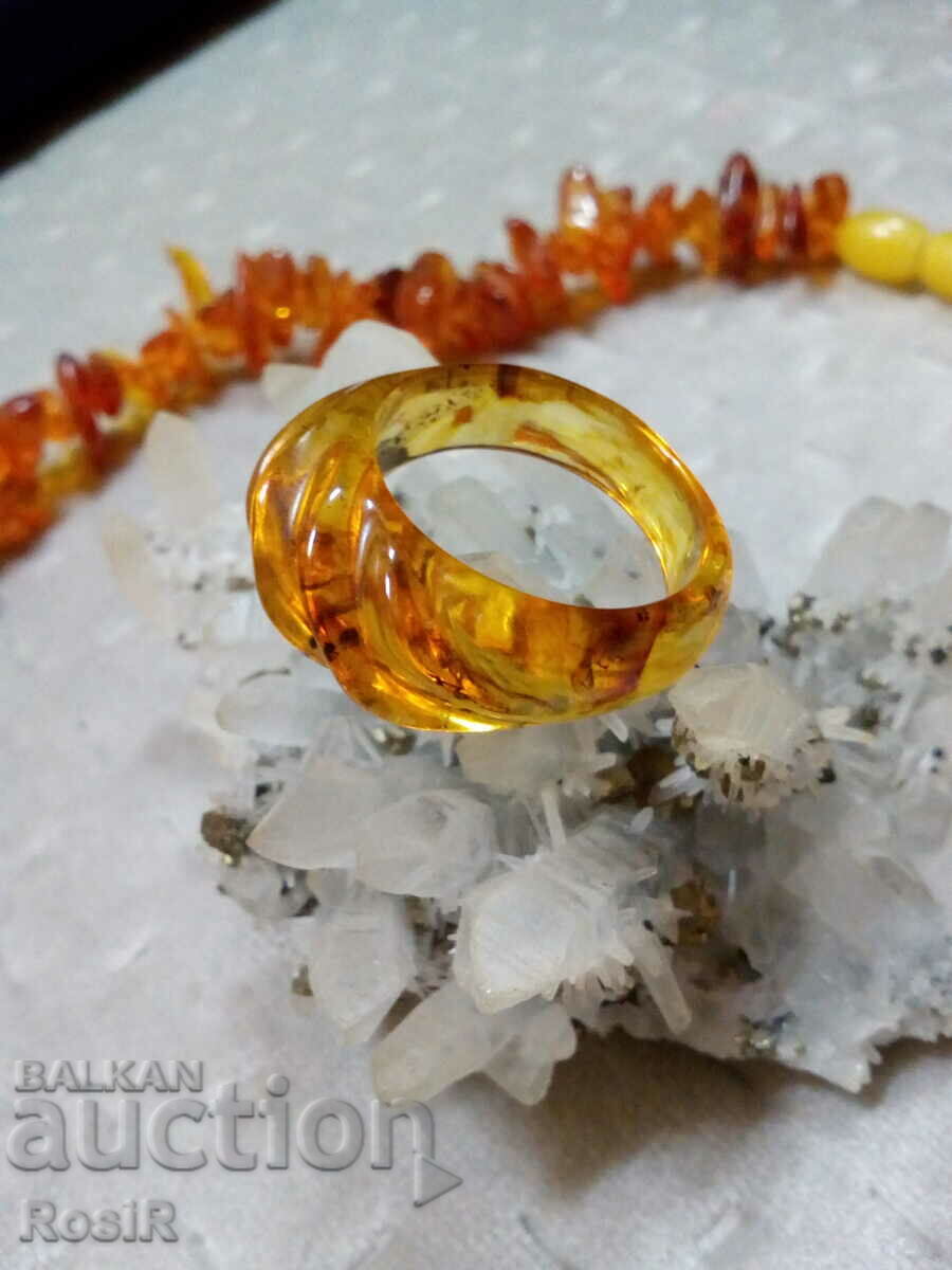 RING AND NECKLACE MADE OF NATURAL AMBER