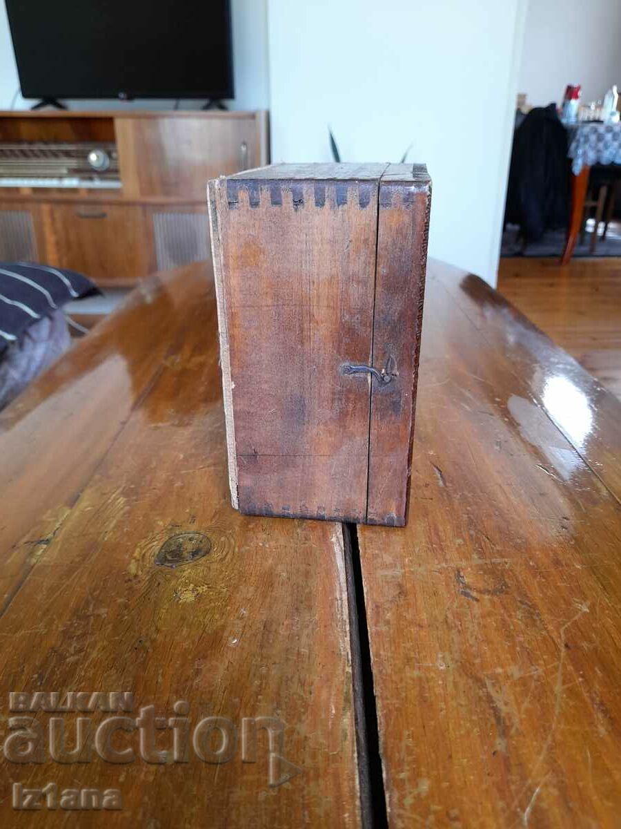 Old watch case with price 30.00 BGN | € 15.34 Old watch case with price 30.00 BGN | € 15.34