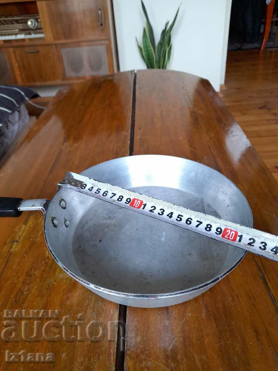 Auction Old aluminum pan Auction Old aluminum pan