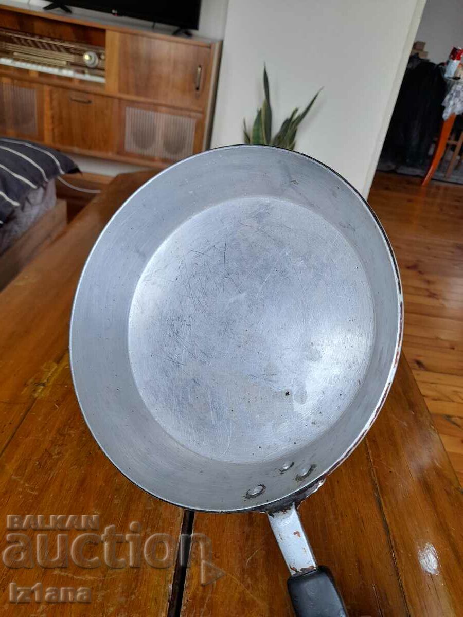 Delivery of Old aluminum pan Delivery of Old aluminum pan