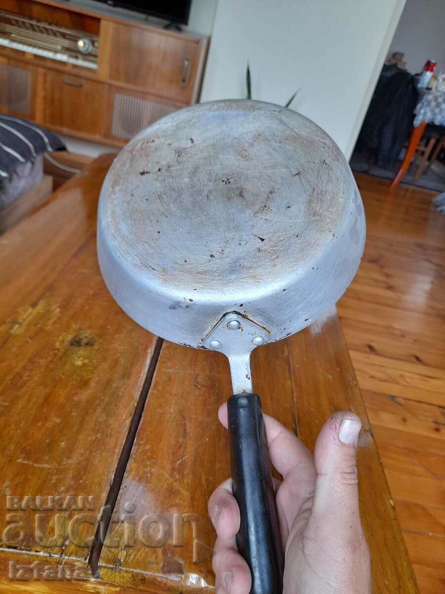 Old aluminum pan - 5 Old aluminum pan - 5