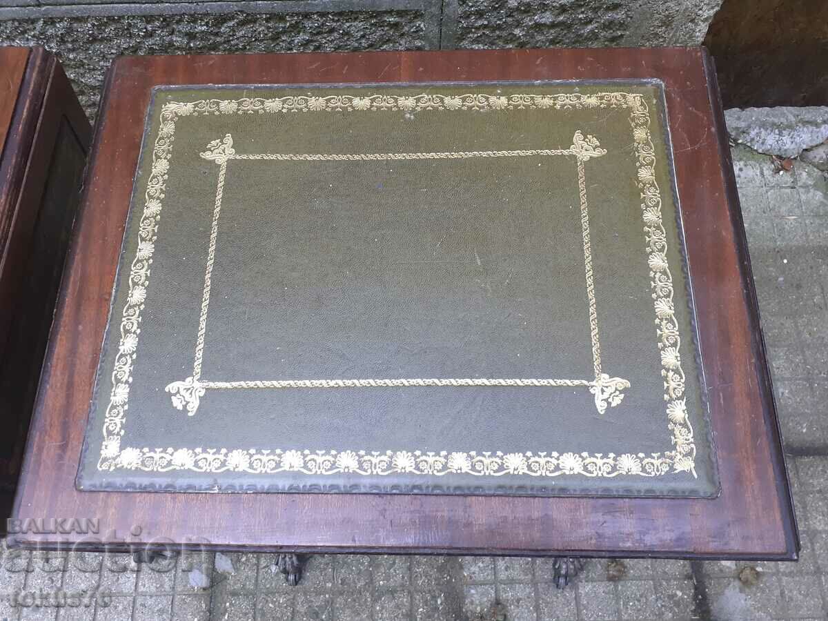 Două mese din mahon cu șuruburi cu piele verde și foită de aur cu preț 750.00 BGN | € 383.47 Două mese din mahon cu șuruburi cu piele verde și foită de aur cu preț 750.00 BGN | € 383.47