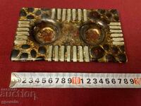 Ένα ενδιαφέρον, παλιό και όμορφο επιτραπέζιο κηροπήγιο-ρετσίνι