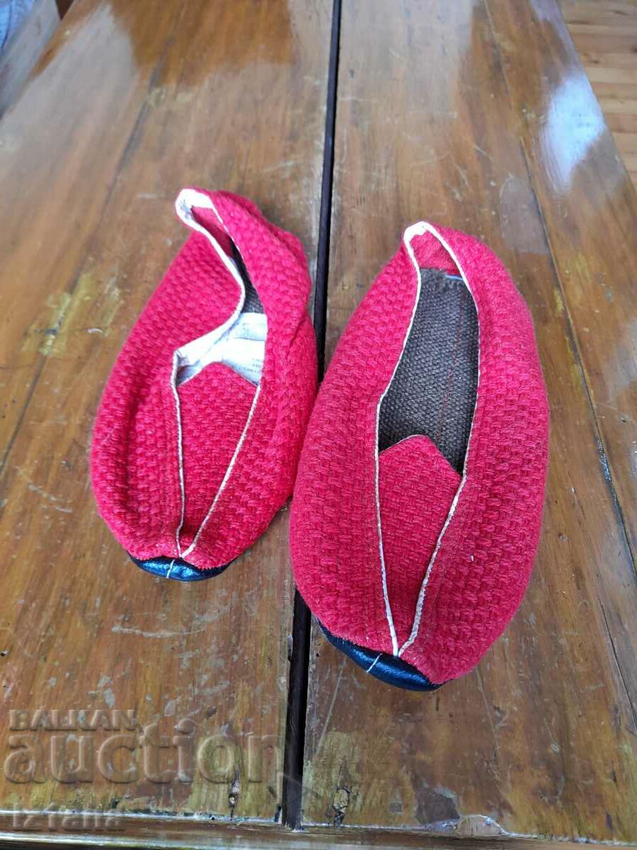 Auction Old slippers Auction Old slippers