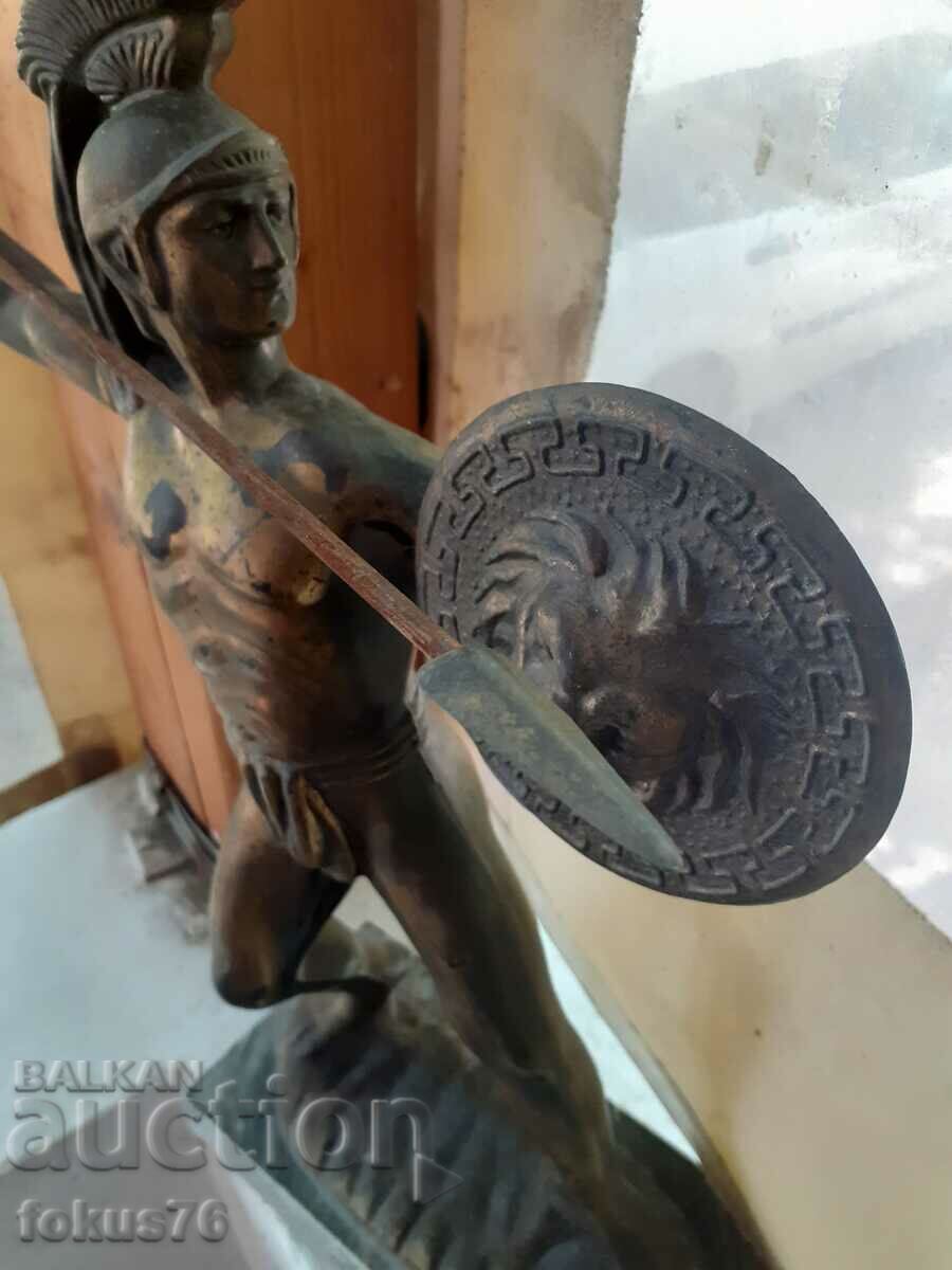 Доставка на Стара голяма метална статуетка на Леонид Доставка на Стара голяма метална статуетка на Леонид