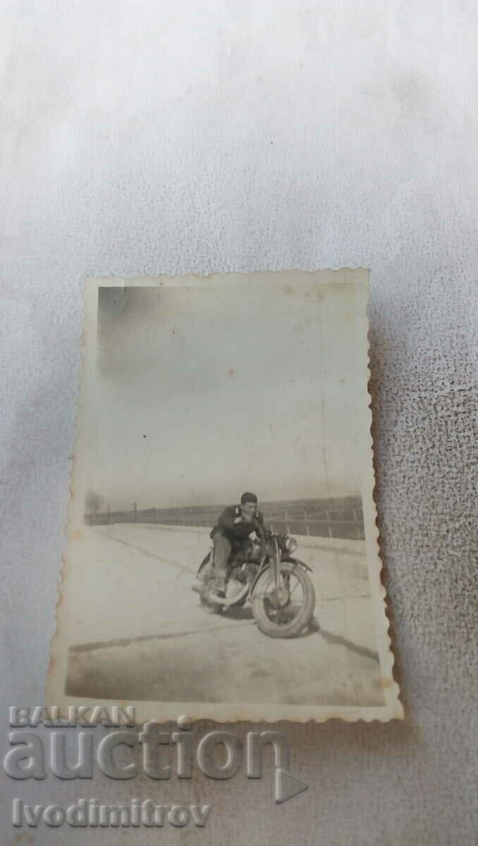 Photo Soldier on a retro motorcycle