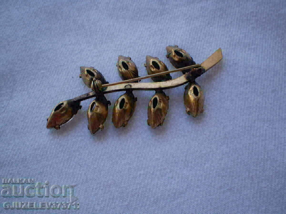 1930s Art Deco brooch with price 19.00 BGN | € 9.71 1930s Art Deco brooch with price 19.00 BGN | € 9.71