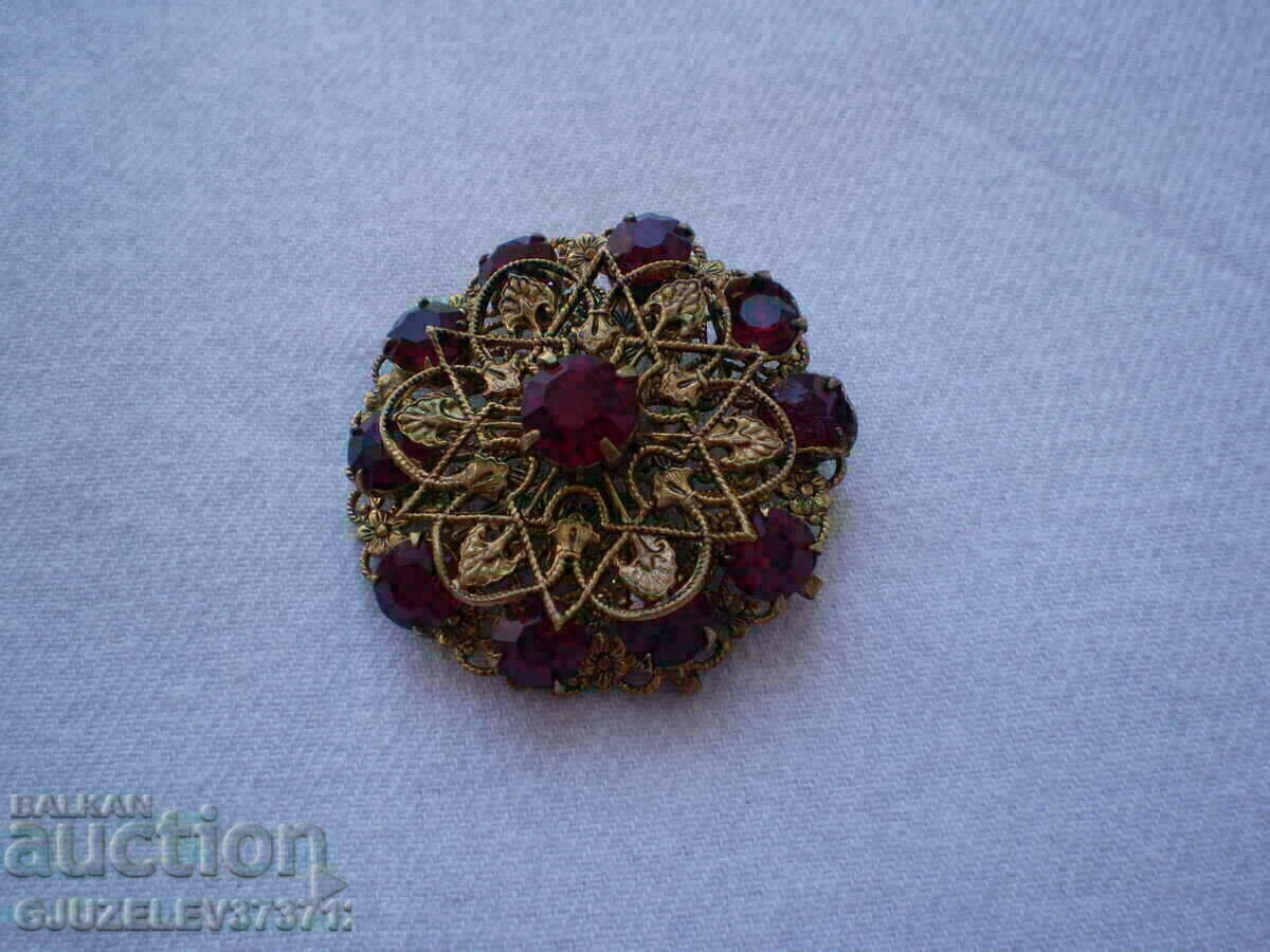 Delivery of Vintage brooch yellow metal with Czech crystal Delivery of Vintage brooch yellow metal with Czech crystal