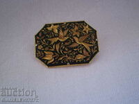 Women's brooch Finely crafted exquisite engraving