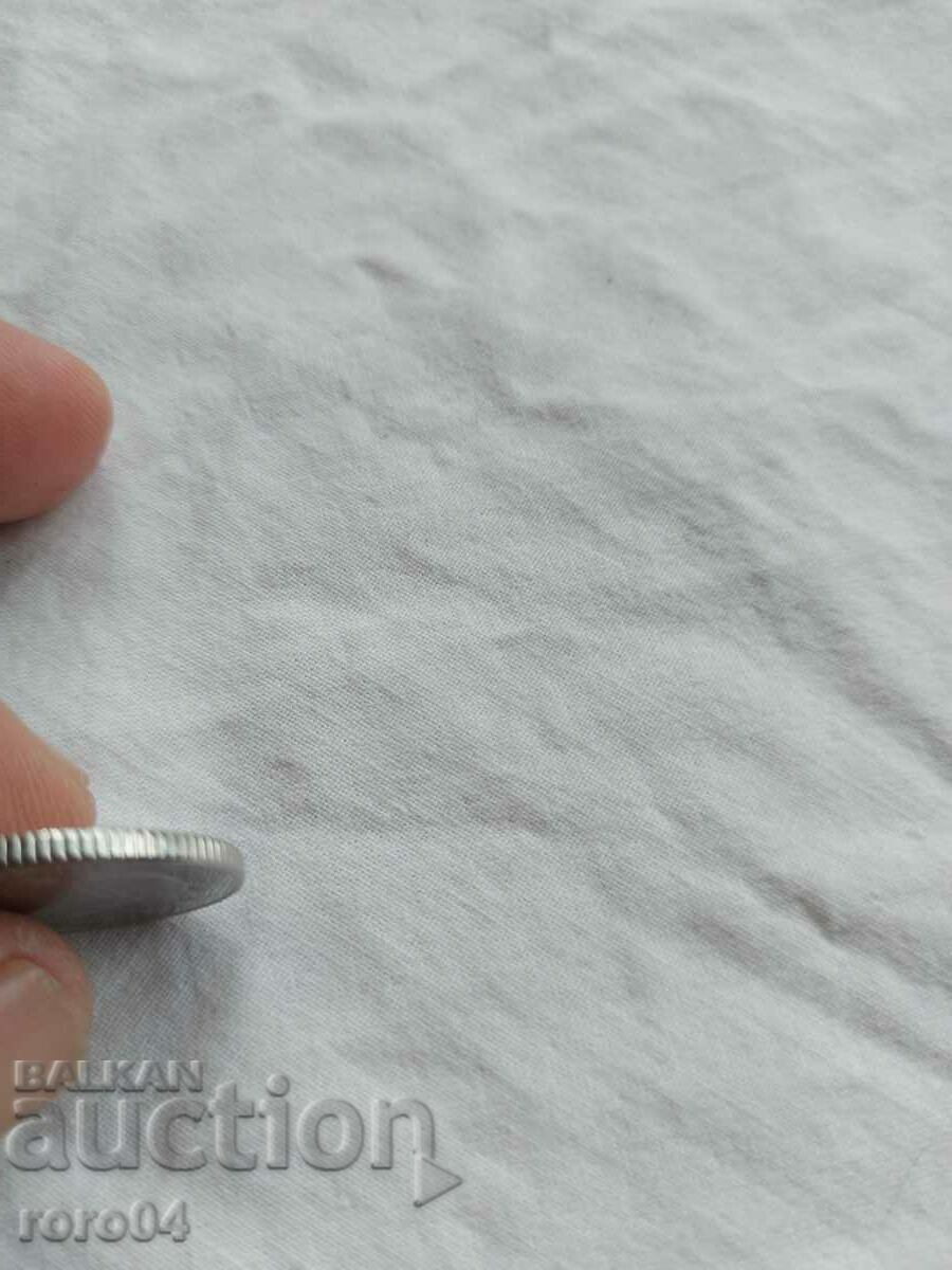 10 PENSE 2013 - 6 10 PENSE 2013 - 6