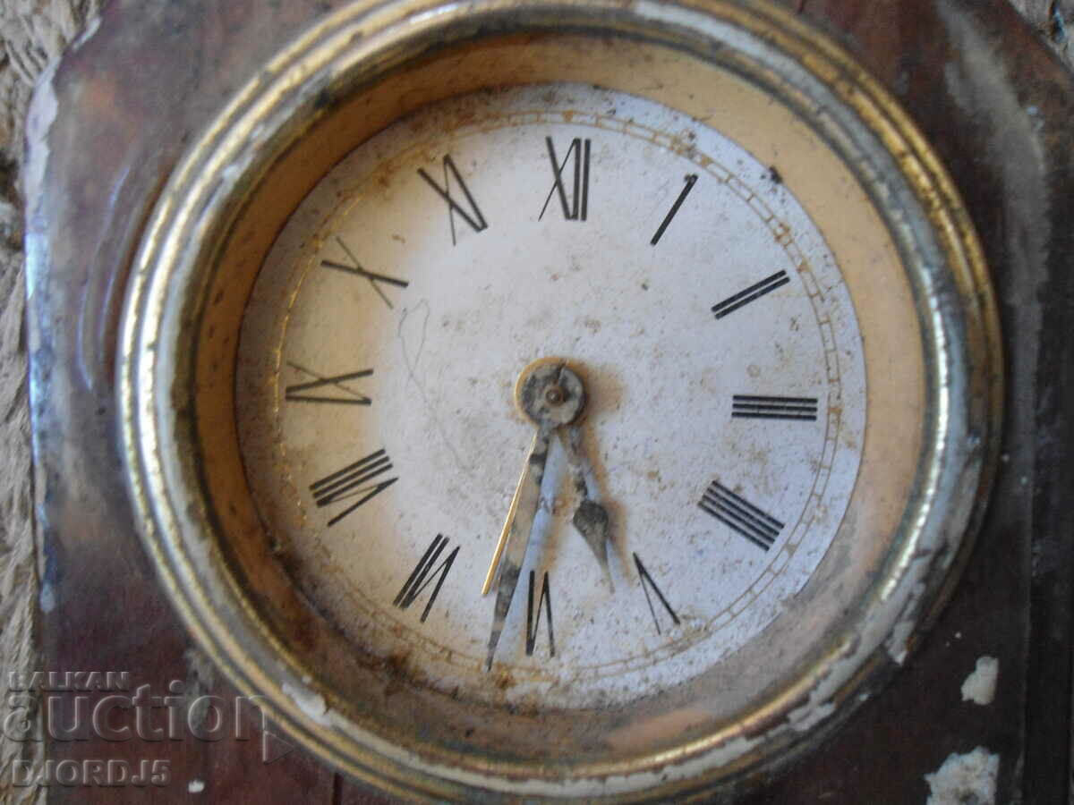 Παλιό επιτραπέζιο ρολόι. με τιμή 2.00 BGN | € 1.02 Παλιό επιτραπέζιο ρολόι. με τιμή 2.00 BGN | € 1.02