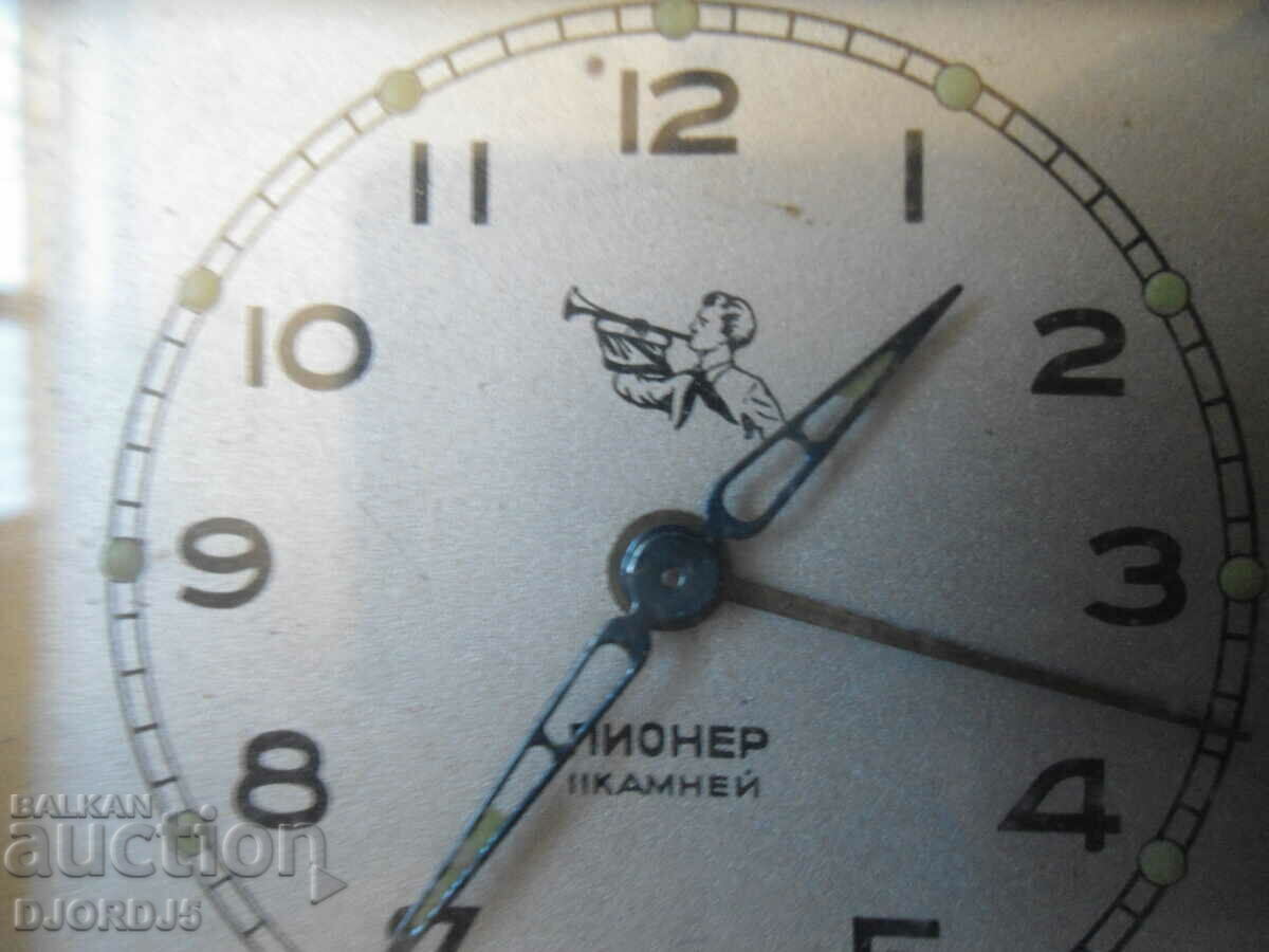 Παλιό συλλεκτικό επιτραπέζιο ρολόι "PIONEER" με τιμή 15.00 BGN | € 7.67 Παλιό συλλεκτικό επιτραπέζιο ρολόι "PIONEER" με τιμή 15.00 BGN | € 7.67