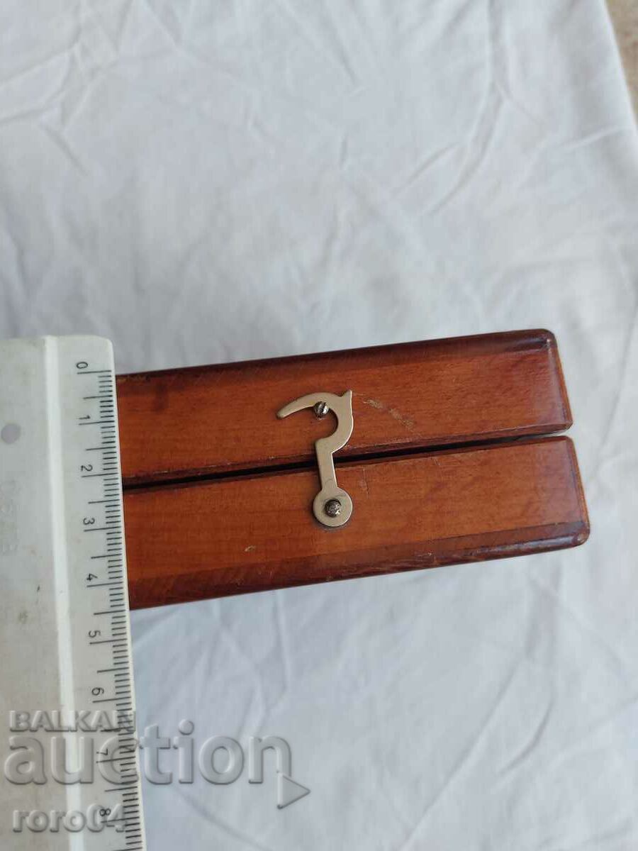 Auction  BOX - WOOD - PLUSH