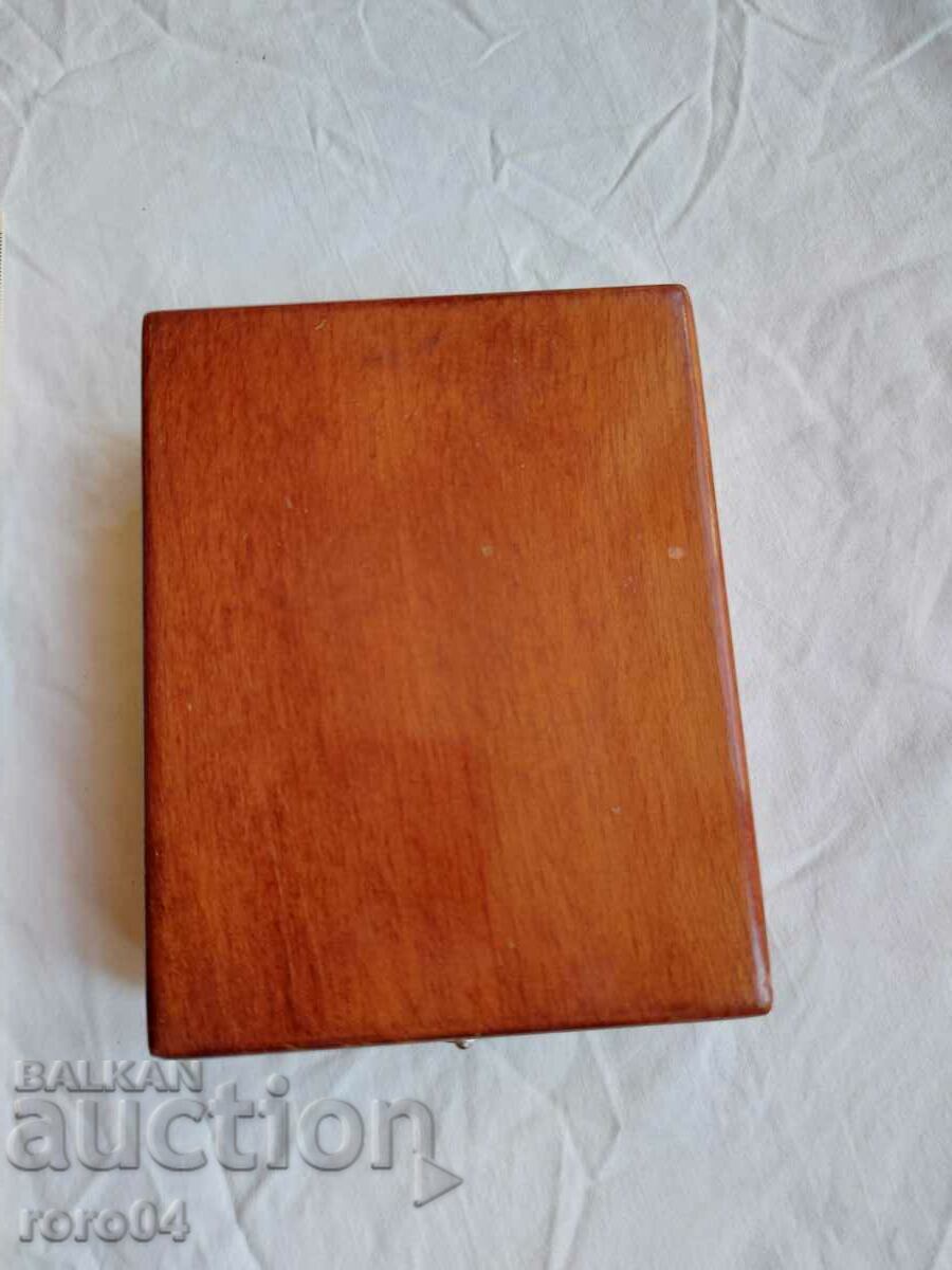 Delivery of BOX - WOOD - PLUSH