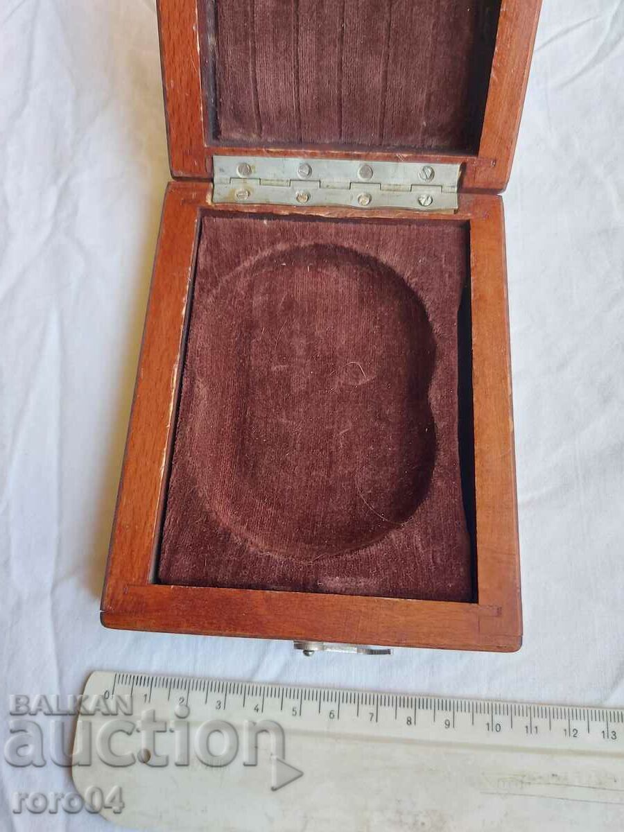 BOX - WOOD - PLUSH - 5