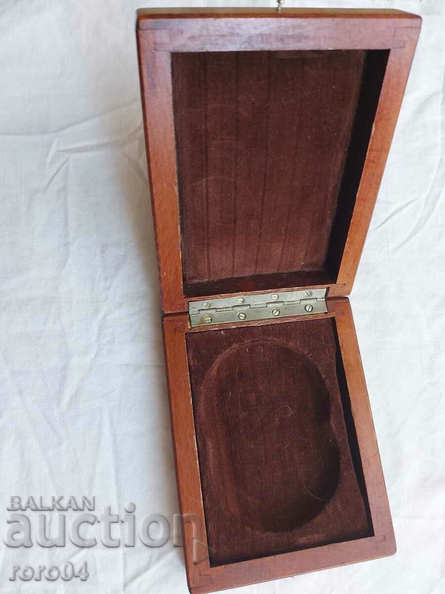 BOX - WOOD - PLUSH - 6