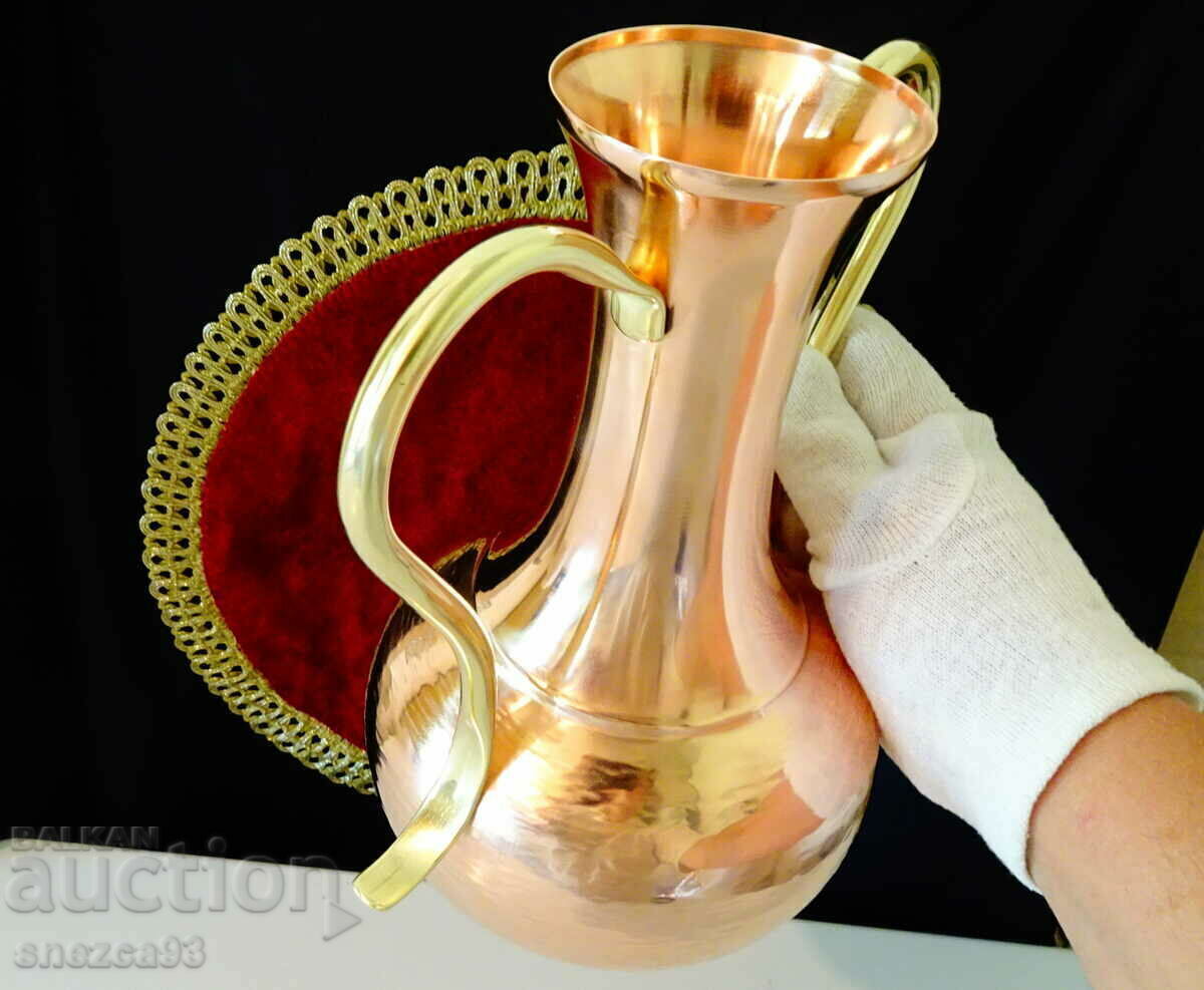 Auction Copper wine jug, amphora, pure red copper, seamless Auction Copper wine jug, amphora, pure red copper, seamless