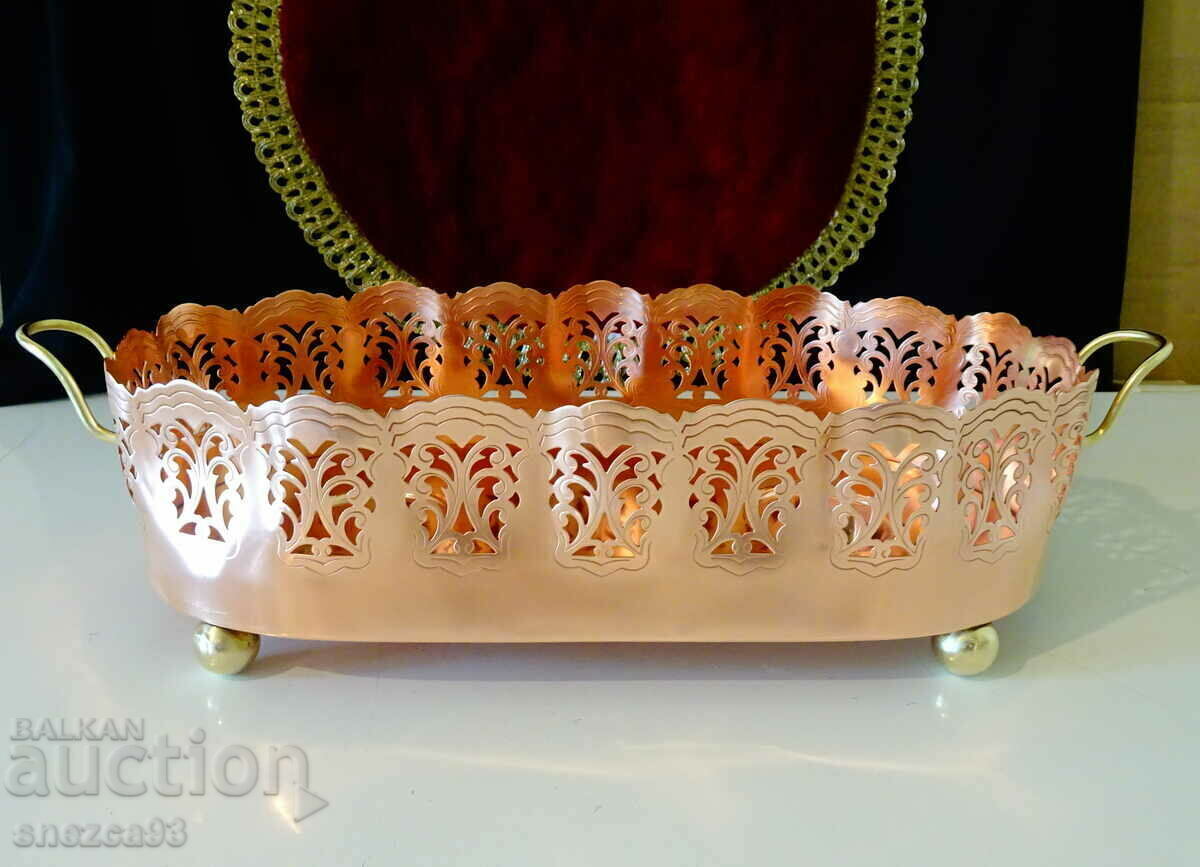 Copper vessel, copper fruit bowl, jardiniere. with price 99.00 BGN | € 50.62 Copper vessel, copper fruit bowl, jardiniere. with price 99.00 BGN | € 50.62