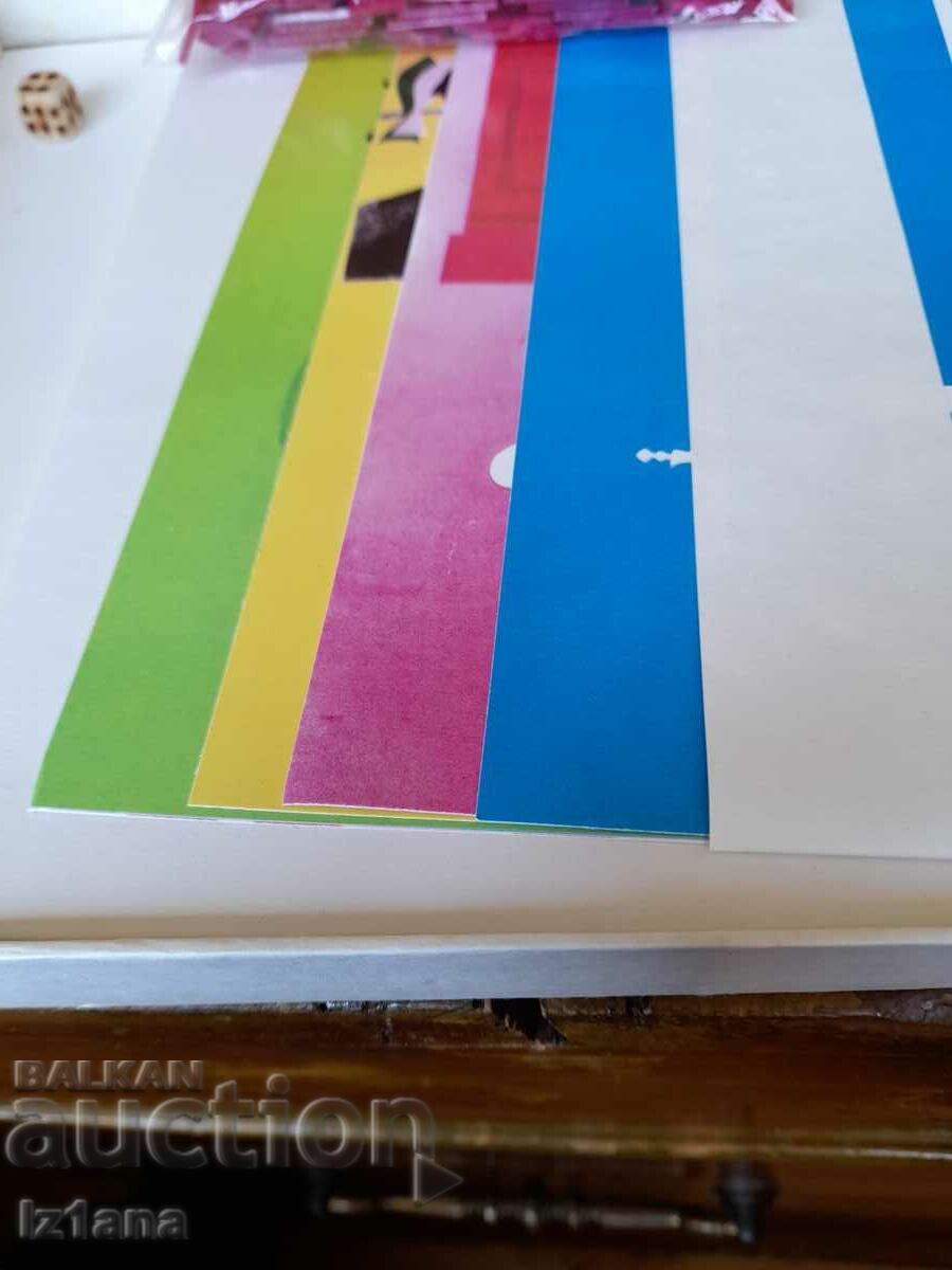 Delivery of Old children's game Who will build faster