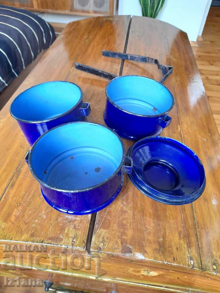 Auction  Old enameled food containers