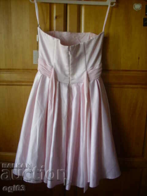 Rochie 3 cu preț 20.00 BGN | € 10.23