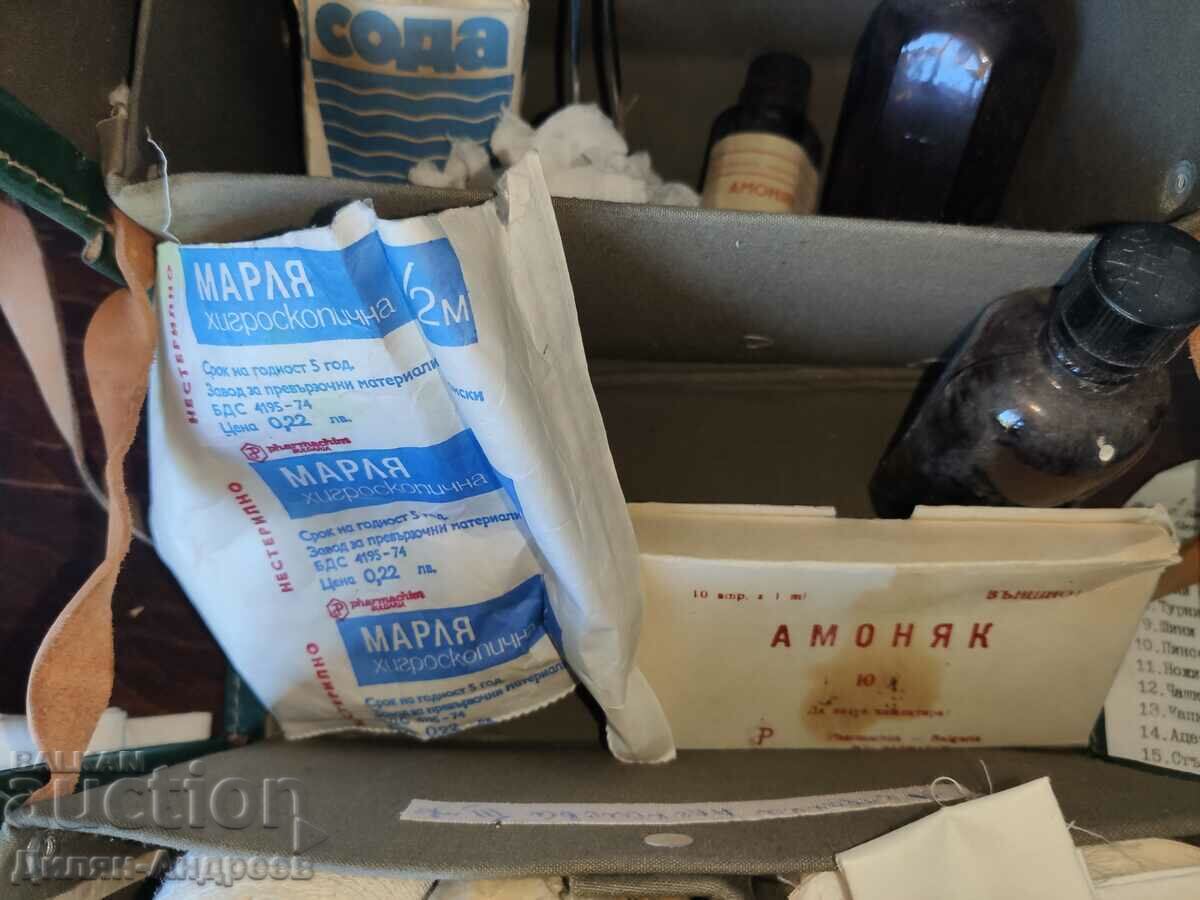 Auction Old medical bag, Red Cross - Complete set! Auction Old medical bag, Red Cross - Complete set!
