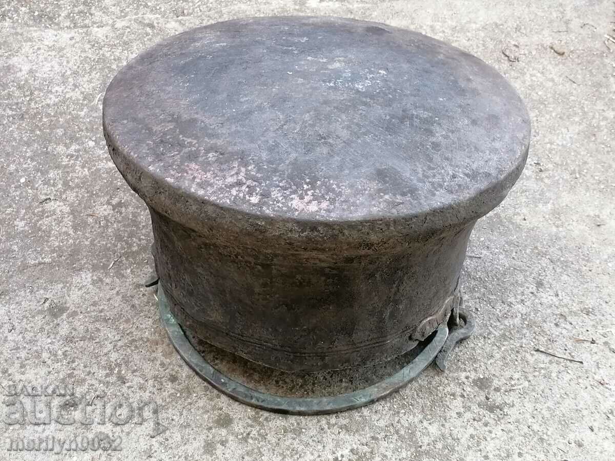 Old harania, a copper pot, a big boiler, a baker, a bumper with price 167.00 BGN | € 85.39 Old harania, a copper pot, a big boiler, a baker, a bumper with price 167.00 BGN | € 85.39