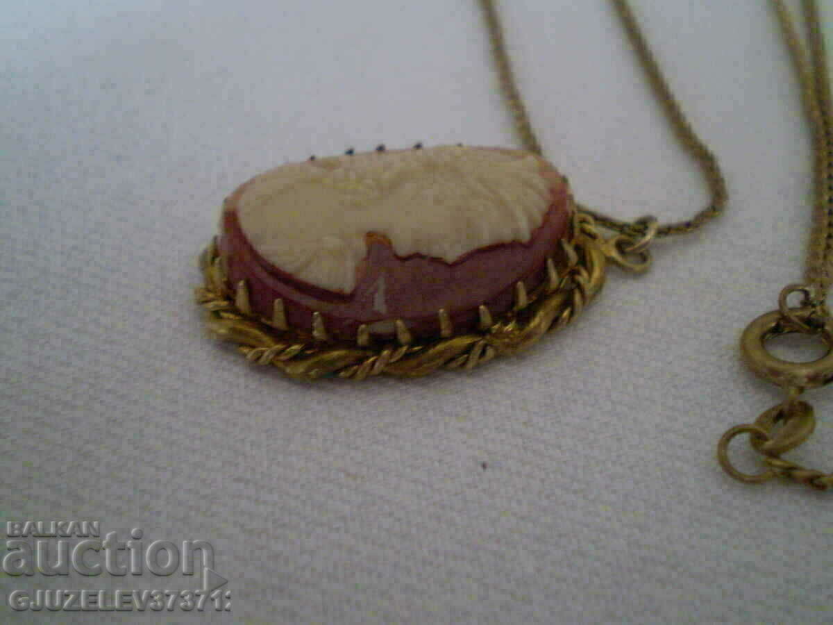 beautiful medallion Cameo medallion 50s with price 60.00 BGN | € 30.68 beautiful medallion Cameo medallion 50s with price 60.00 BGN | € 30.68