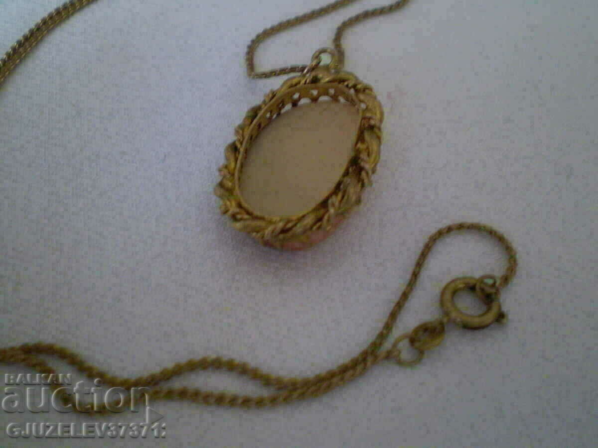 Auction beautiful medallion Cameo medallion 50s Auction beautiful medallion Cameo medallion 50s